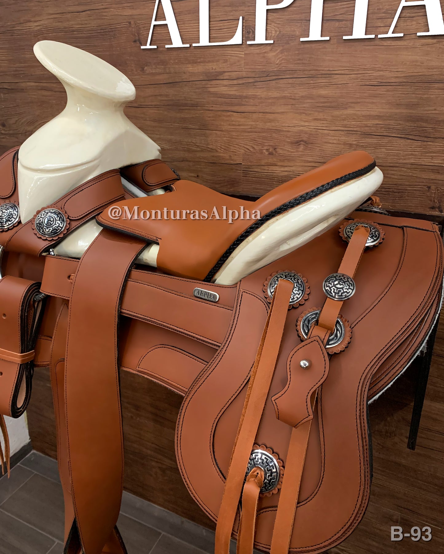 MONTURA B-93